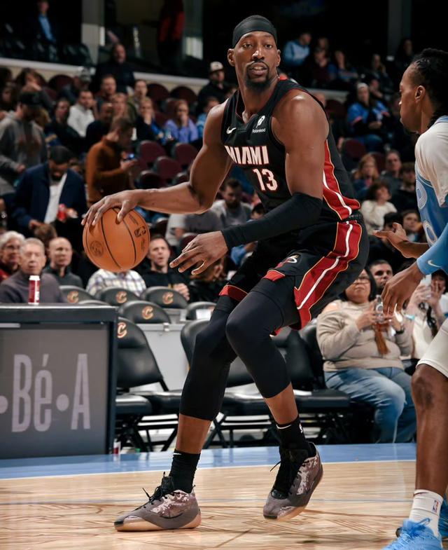 爵士负热火，米切尔高效表现力挽狂澜