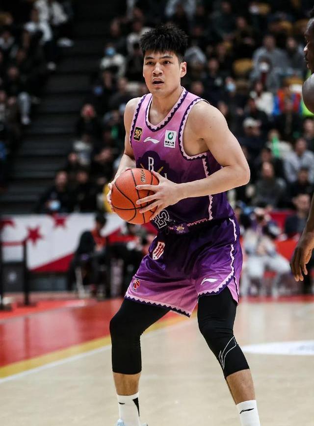 关于新锐球员加盟北美联赛，球队青黄不接的信息