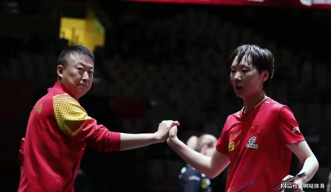 爱游戏中国官网-比赛中球员争分夺秒，展现出色技艺