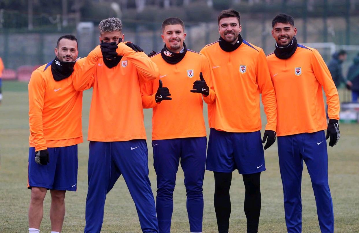 爱游戏网页版-包含首发阵容出炉，山东队备战关键战役的词条