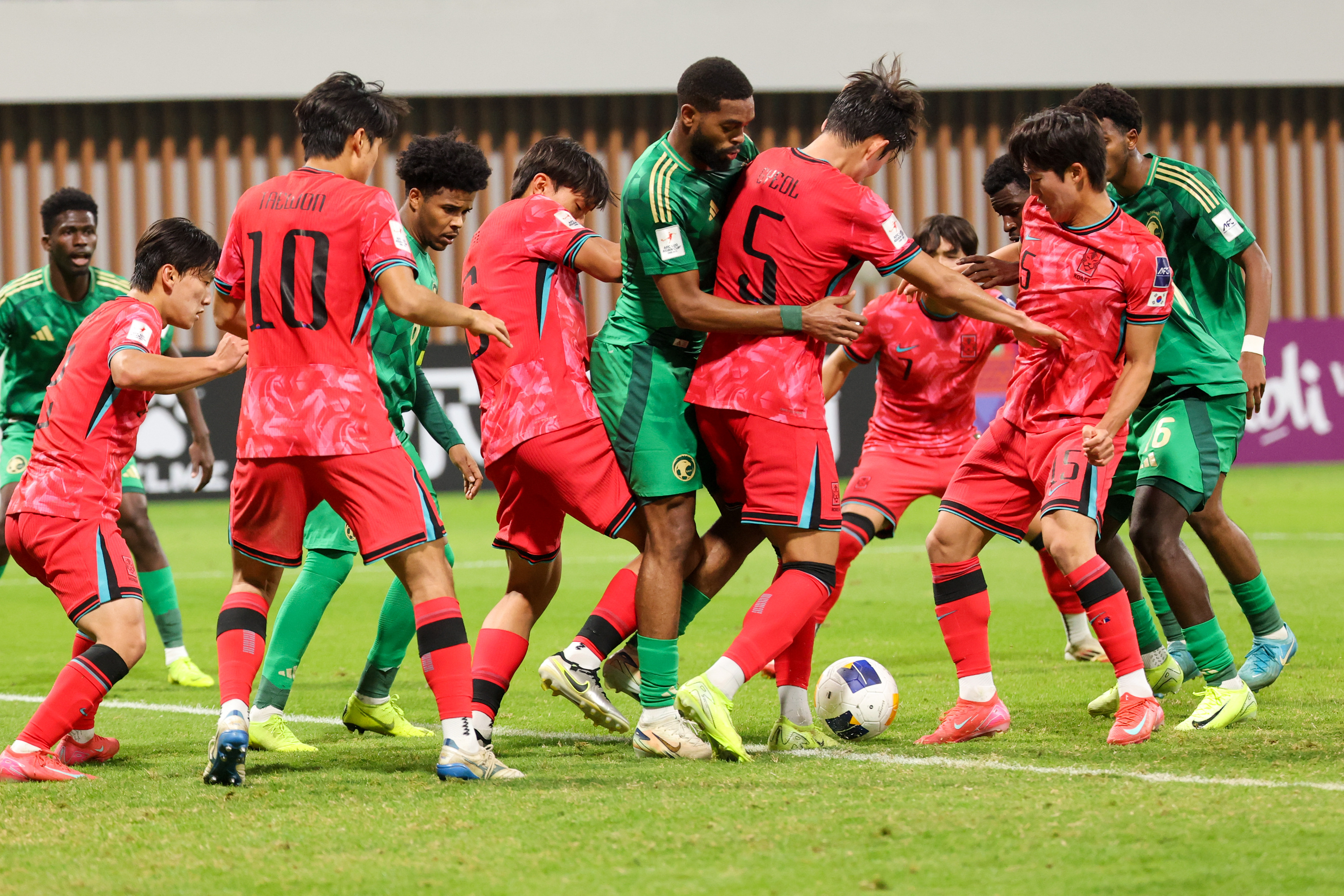 爱游戏登录入口-国际足球盛事！亚洲赛场上的紧张对抗的简单介绍