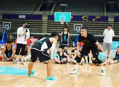 爱游戏官方登录入口-千锤百炼晋级路，河南男篮士气高昂矢志冲刺的简单介绍