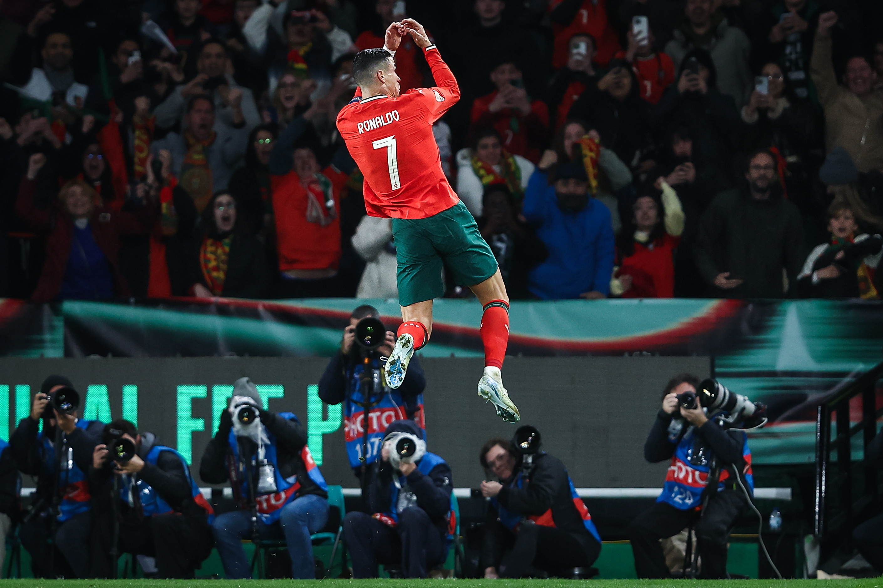 关于葡萄牙客场战平爱尔兰，丢掉积分领先的信息