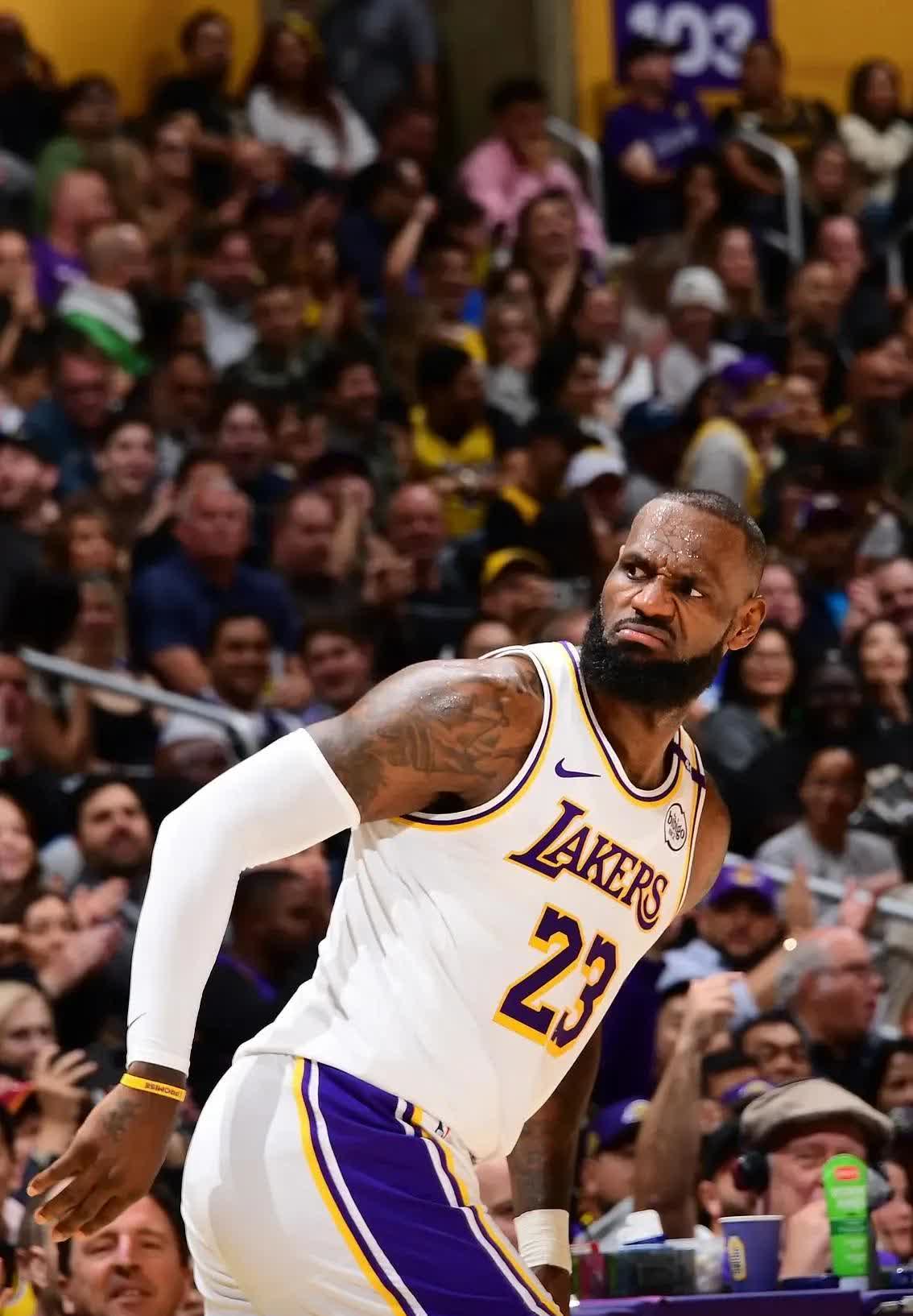 包含传球抢断犀利至极，球队整体实力出众的词条