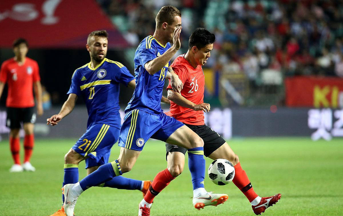 冰岛客场逼平波黑，保住不败纪录的简单介绍