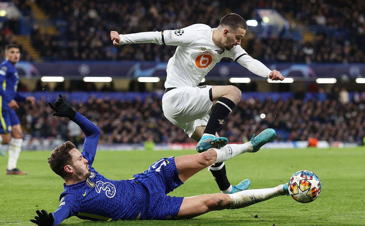 包含里尔主场夺冠，全队战术妙手击败对手的词条