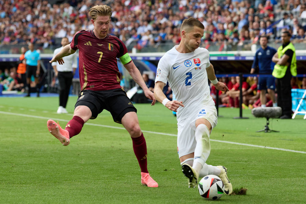 爱游戏亚洲官网-乌克兰队在欧国联比赛中表现不俗，成功晋级四强的简单介绍