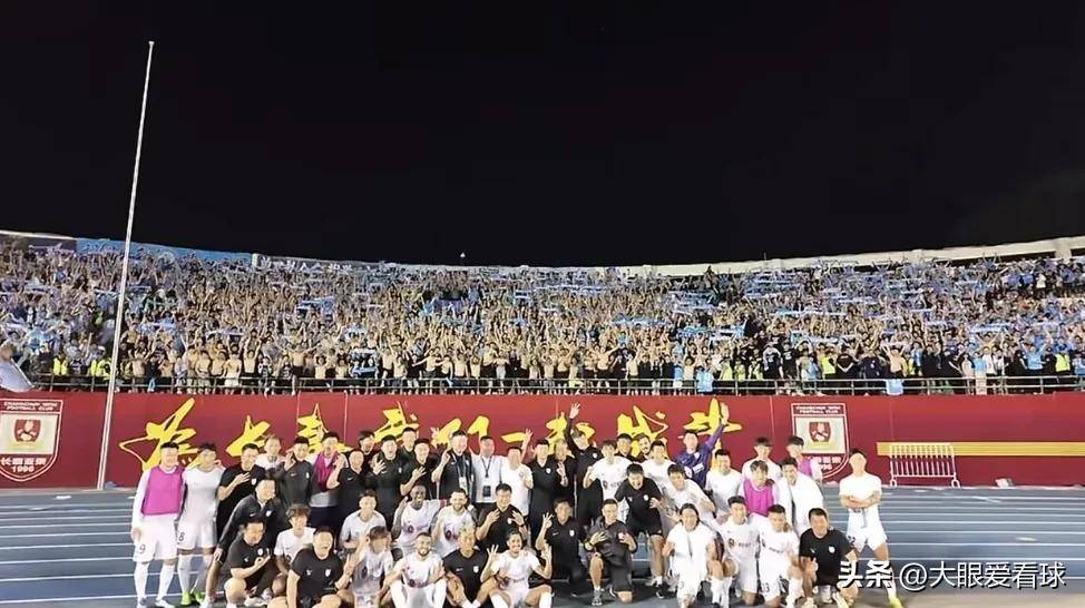 爱游戏在线-大连赛季踌躇满志，球迷期待更多胜利