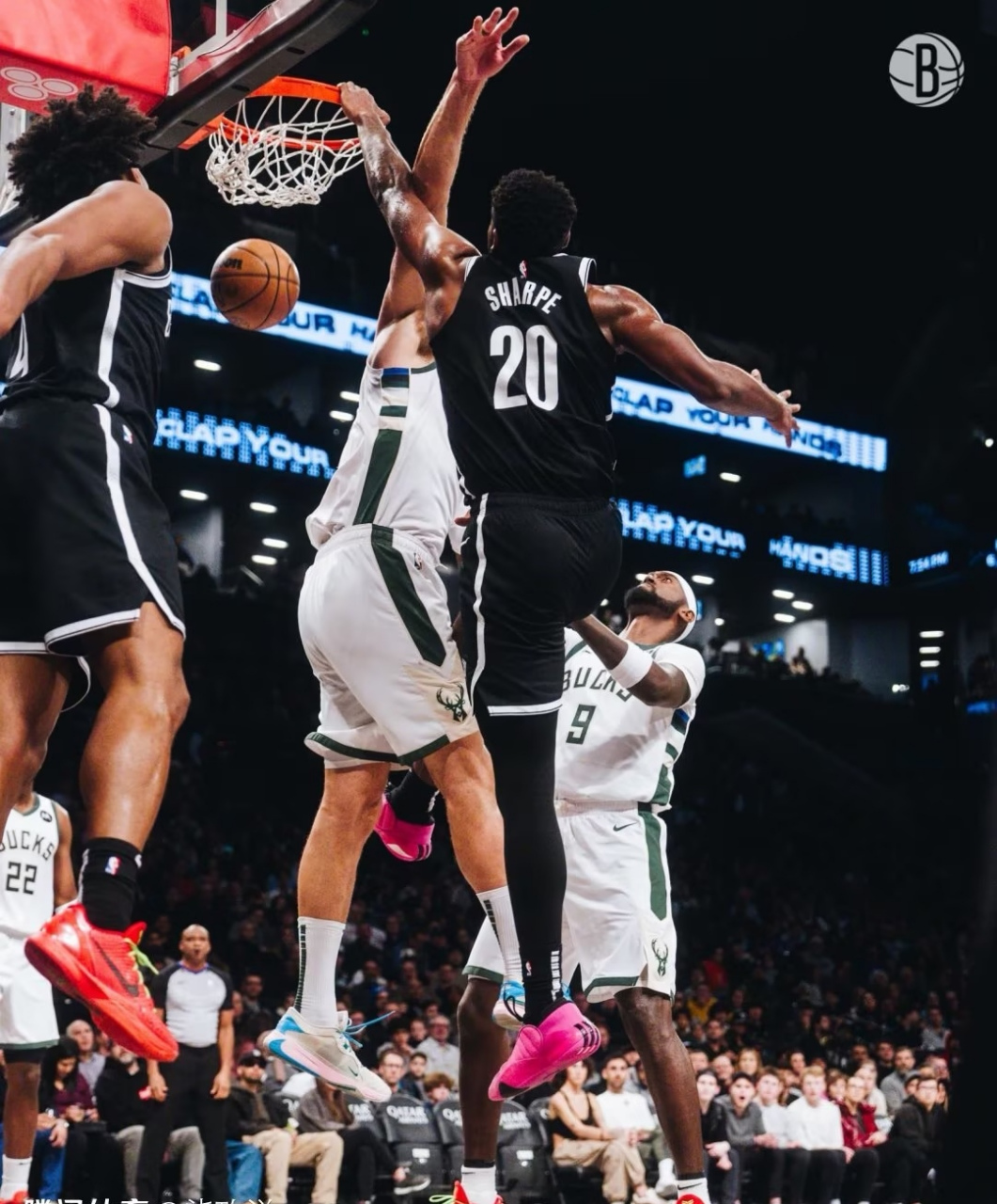 雄鹿靠米德尔顿绝杀，拿下对阵黄蜂