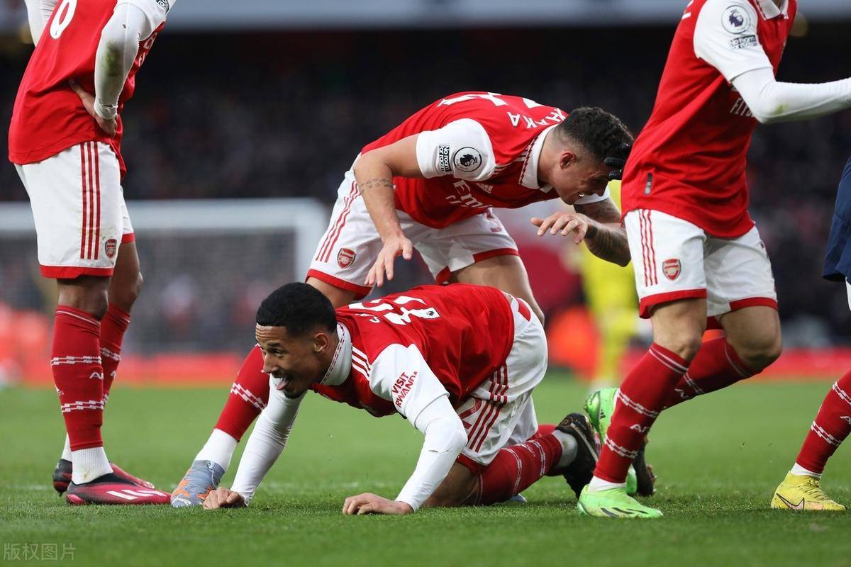 曼联客场不敌伯恩茅斯，遭遇连败压力的简单介绍