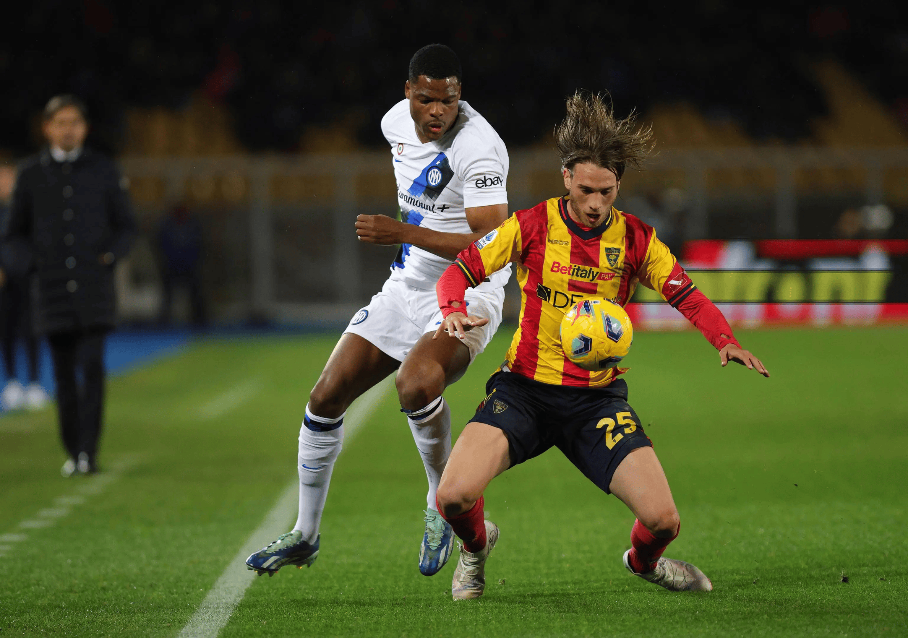 爱游戏亚洲官网-AC米兰主场不敌对手，遭遇两连败