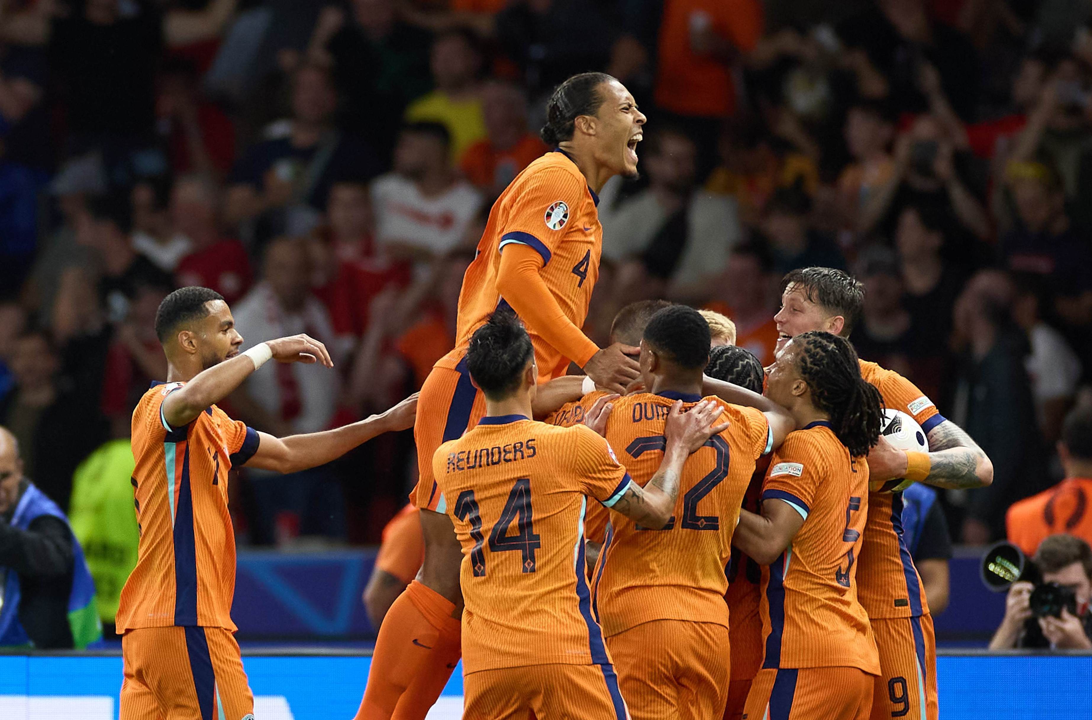 爱游戏中国官网-包含强强碰撞！欧洲国际比赛场上的激情之战的词条