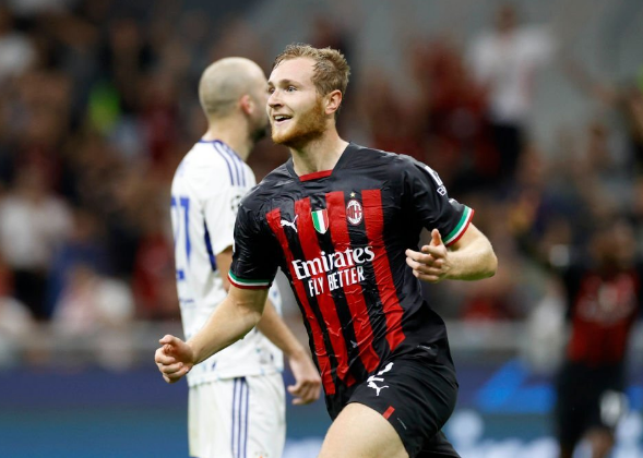 包含AC米兰青训培养出新天才，球迷期待未来的词条