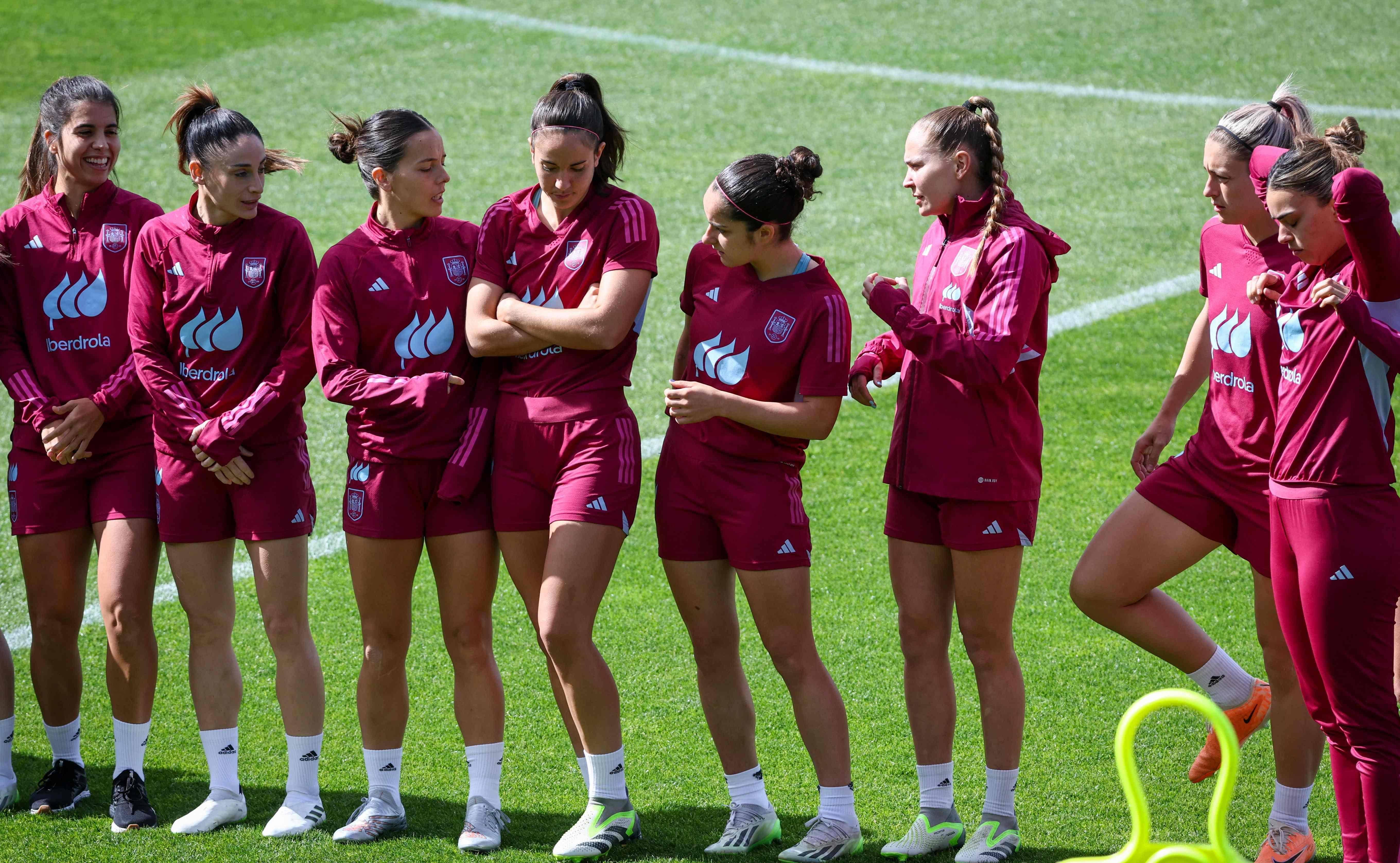 西班牙队在女足比赛中惊险晋级 西班牙队在女足比赛中惊险晋级