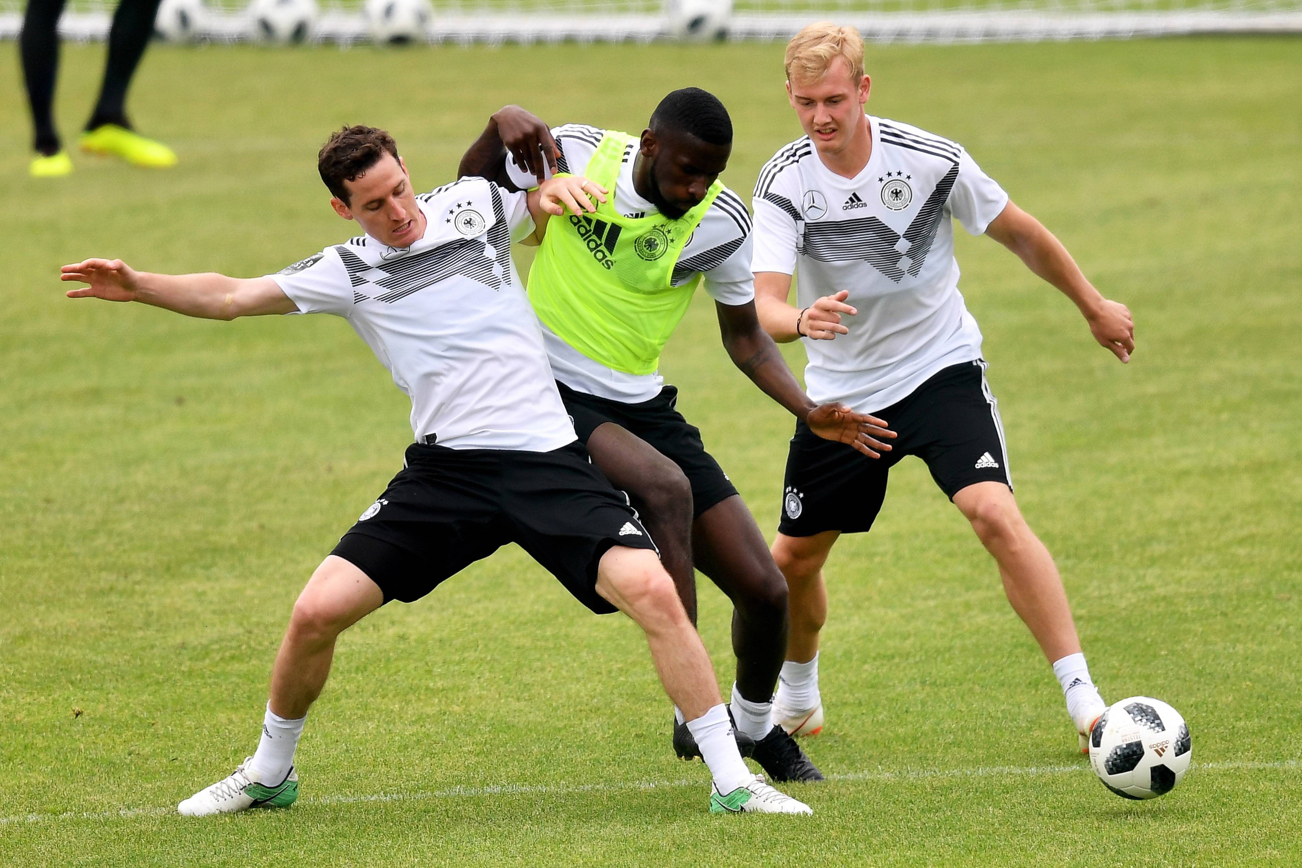 卢森堡队在欧国联预选赛中实现突破